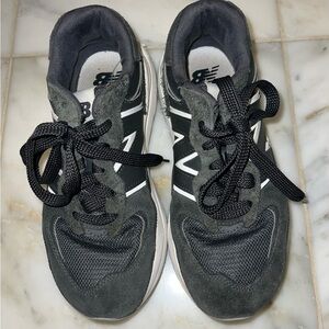 New Balance Women’s 5740 Blacktop Sneakers size 8.5